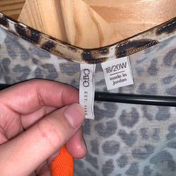 Cato Cheetah leopard printed drape style sleeveless shirt size 18/20W - Picture 3 of 3